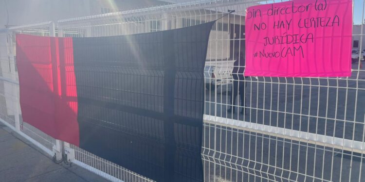 Ante silencio de SEZAC, la comunidad del CAMZAC bloquea indefinidamente las instalaciones