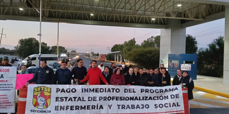 Trabajadores de SSA bloquearon tres carreteras federales; se radicaliza la protesta