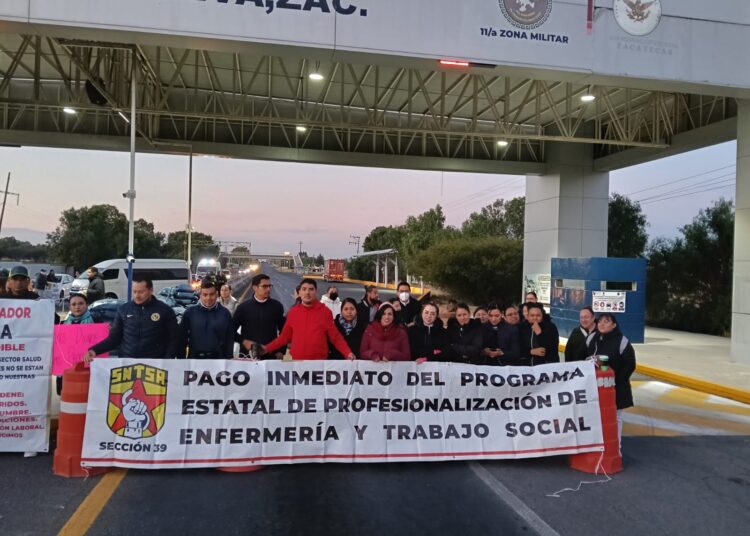 Trabajadores de SSA bloquearon tres carreteras federales; se radicaliza la protesta