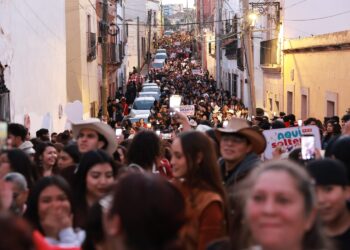 Callejoneada para solteros reúne a 4 mil participantes en la barroca Zacatecas
