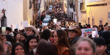 Callejoneada para solteros reúne a 4 mil participantes en la barroca Zacatecas
