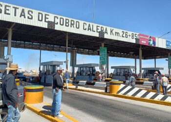 Tres días de bloqueos en carreteras de productores de frijol y no son atendidos