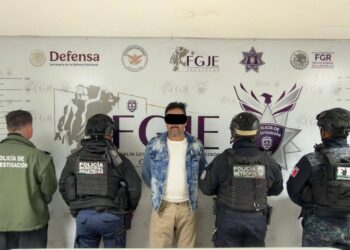 Queman vehículo y son detenidos presuntos “narcomenudistas”