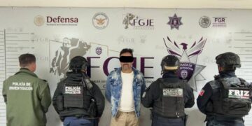 Queman vehículo y son detenidos presuntos “narcomenudistas”