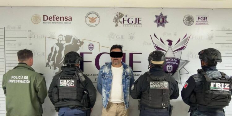 Queman vehículo y son detenidos presuntos “narcomenudistas”