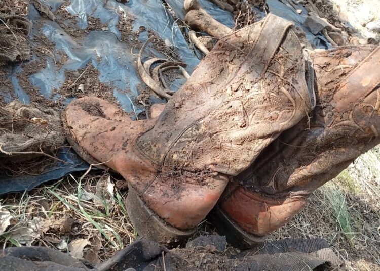 Localizan osamentas y botas en una fosa localizada en Monte de los García, Jerez