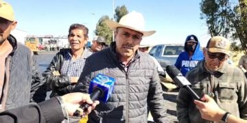 Pequeños productores de Frijol toman caseta de peaje Calera; no les reciben producto