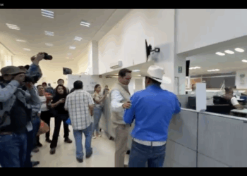 Hartazgo de frioleros desemboca en bloqueo en el bulevar, SAT, Bienestar