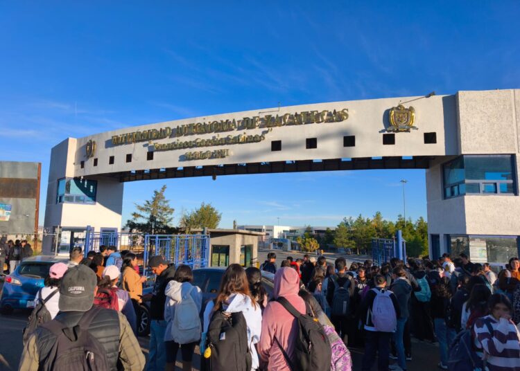 Estudiantes demandan destitución de encargada de laboratorio en Odontología UAZ