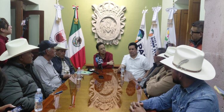 Conflicto en pausa; frijoleros liberan plaza de armas