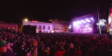 Pausa en la protesta y actuación de Los Fabulosos Cadillacs