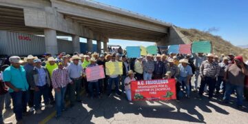 Productores de Frijol bloquen nuevamente carreteras; ahora será permanente