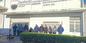 Maestros de Loreto bloquean instalaciones regionales, en demanda de pago de adeudos