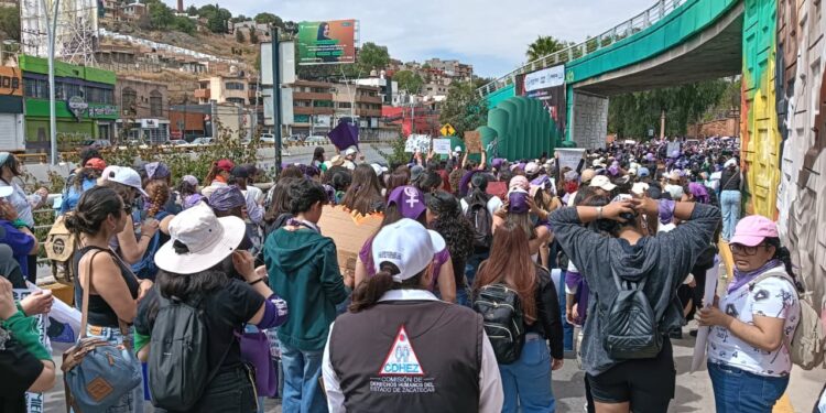 60 observadoras de la CDHEZ acompañaron la marcha del 8M