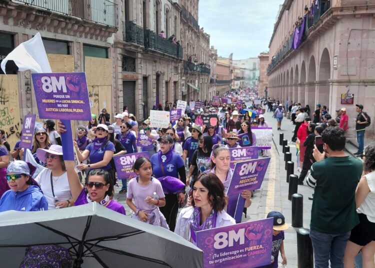 Sin vigilancia policíaca, miles de mujeres marchan en Zacatecas; no más feminicidios, claman