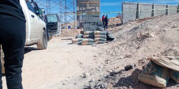 Muere joven albañil al colapsar una barda