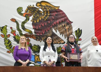 Entrega congreso la presea “María Rodríguez Murillo” a la maestra Cristela Trejo Ortiz