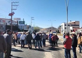 Tercer día de caos vial en Zacatecas; frijoleros exigen que se abran centros de acopio