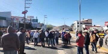 Tercer día de caos vial en Zacatecas; frijoleros exigen que se abran centros de acopio