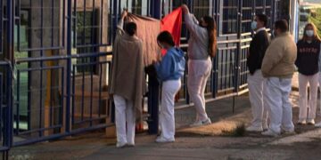 Estudiantes de Medicina UAZ bloquean campus universitario y logran remoción de maestro