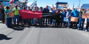 Amagan frijoleros con boicotear el Festival Cultural; sigue el bloqueo en el bulevar