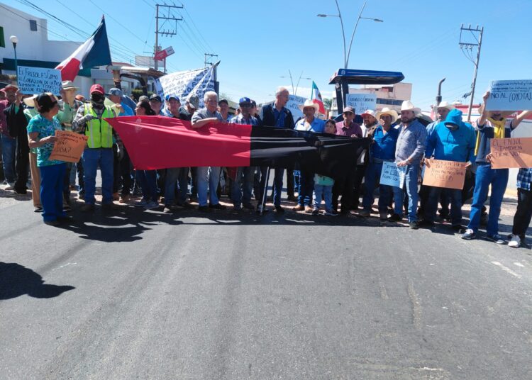 Amagan frijoleros con boicotear el Festival Cultural; sigue el bloqueo en el bulevar