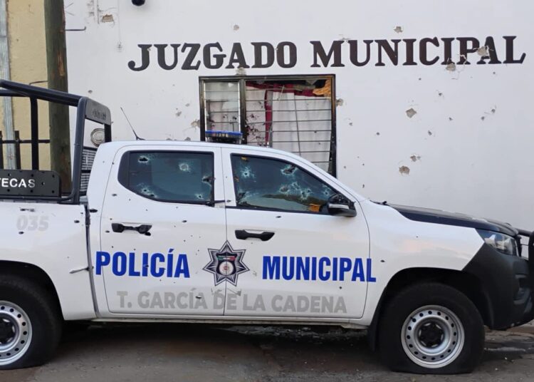 Balancean edificio de la presidencia de García de la Cadena; Hay una persona sin vida