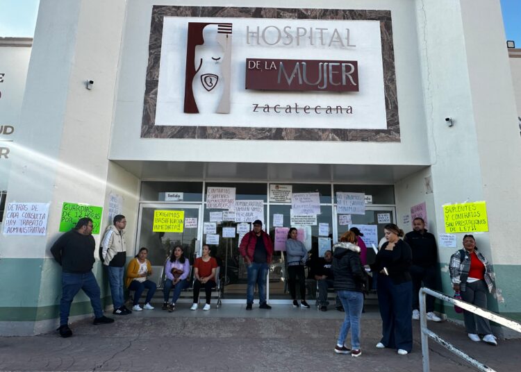 Trabajadores paralizan servicio médico en Hospital de la Mujer; solo permiten urgencias