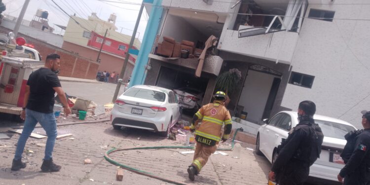 Explosión por gas doméstico en la colonia La Victoria; hay cinco lesionados