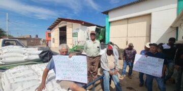 Frioleros toman el centro de acopio en Tacoaleche; piden les sea tomado a $27:00 y no a $16:00