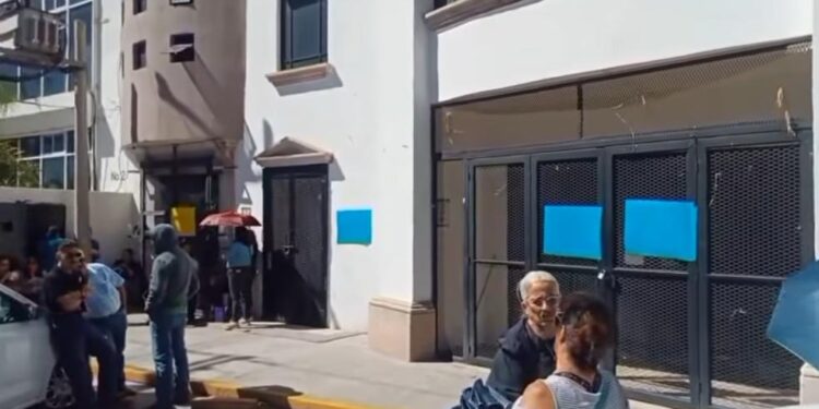 ISSSTEZAC no entregó bono de despensa a 400 trbajadores; hicieron paro