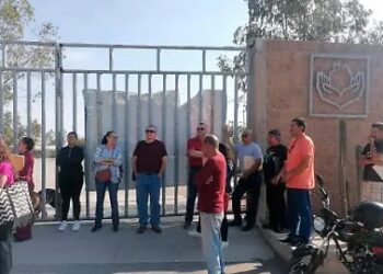 Trabajadores suplentes del Issste exigen el pago de 7 quincenas de salario