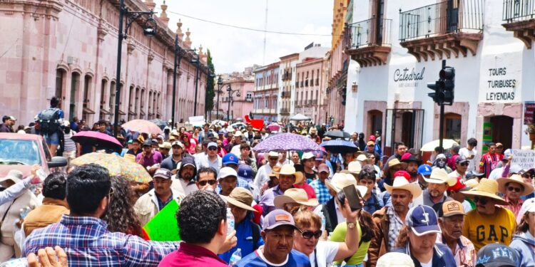 Miles de zacatecanos se unen en protesta contra la represión gubernamental