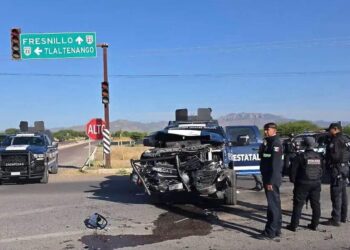 Choca patrulla de la PEP contra una camioneta Pick Up; hay cinco lesionados