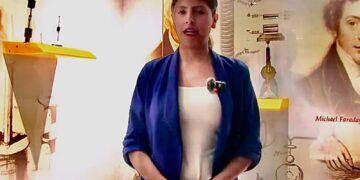La estudiante de la UAZ Estefanía Guadalupe Contreras, recibe reconocimiento de la SMI