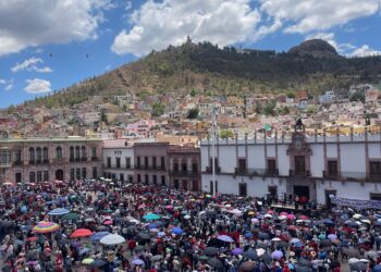 Marchan 15 personas en apoyo al paro nacional; Zacatecas se sumó a la movilización