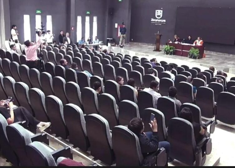 Diputados oficialistas abandonan sesión para evitar aprobación de reforma al artículo 53