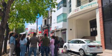 Trabajadores toman la delegación IMSS-Bienestar y demandan liberación de 450 plazas