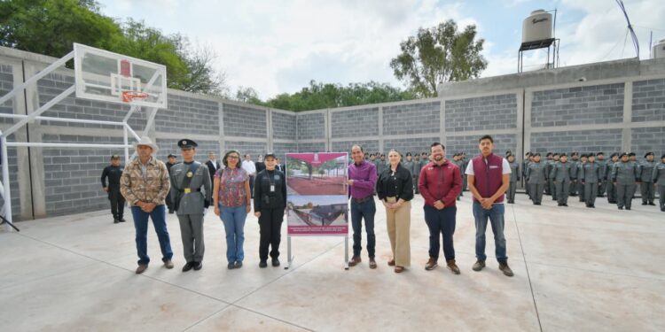 Entrega Pepe Saldivar primera etapa de cancha de usos múltiples en Bachillerato Policial