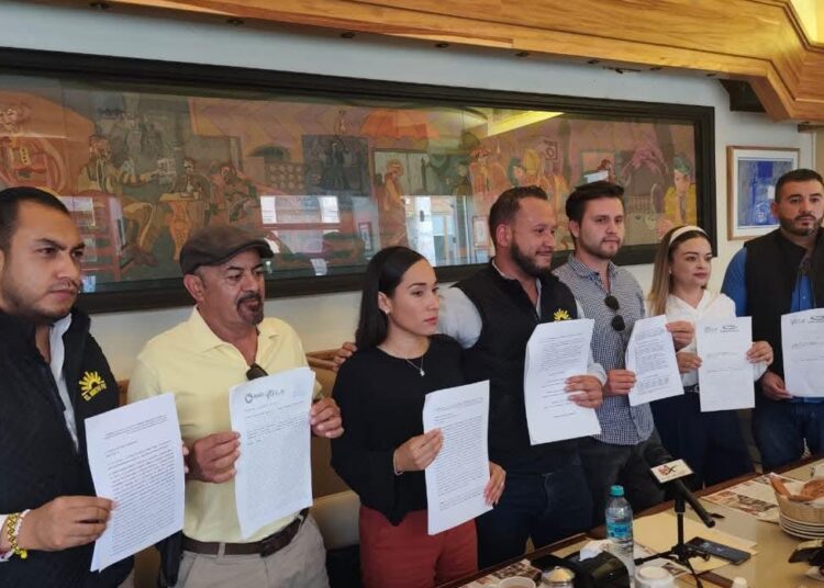 Regidores perredistas denuncian al alcalde de Villanueva por consumir alcohol en el Cabildo