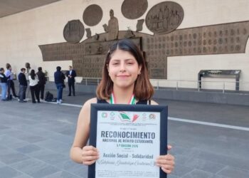 La estudiante de Ingeniería Eléctrica UAZ, Estefanía Guadalupe Contreras, recibe reconocimiento nacional