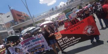 Maestros de la 34 mantienen paro de labores; este fin de semana definen acciones