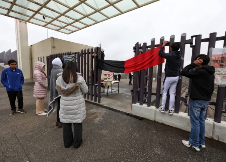 Estudiantes de CECYT 18 y de Ingeniería IPN, paralizaron labores indefinidamente