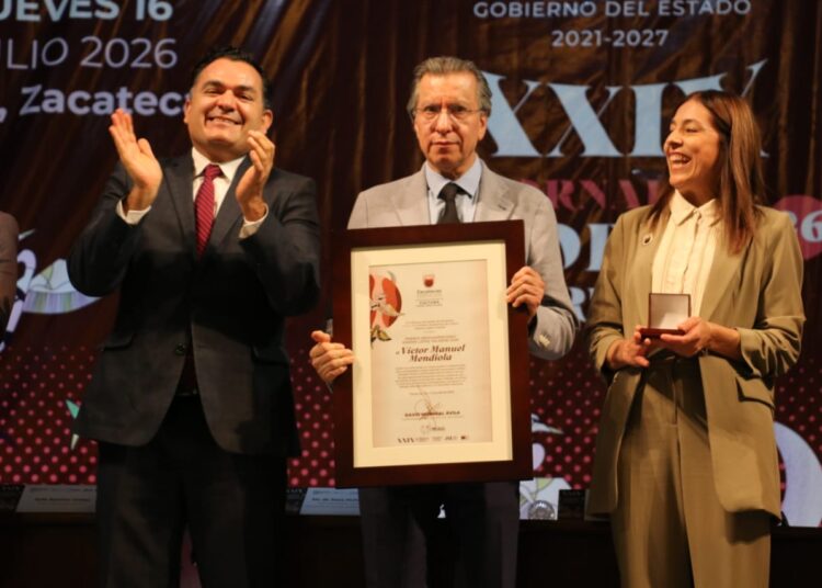 El escritor y ensayista, Víctor Manuel Mendiola, recibió el Premio Iberoamericano “Ramón López Velarde” 2026