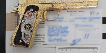 Detienen a cinco personas en Tabasco; aseguran arma con incrustaciones de diamantes