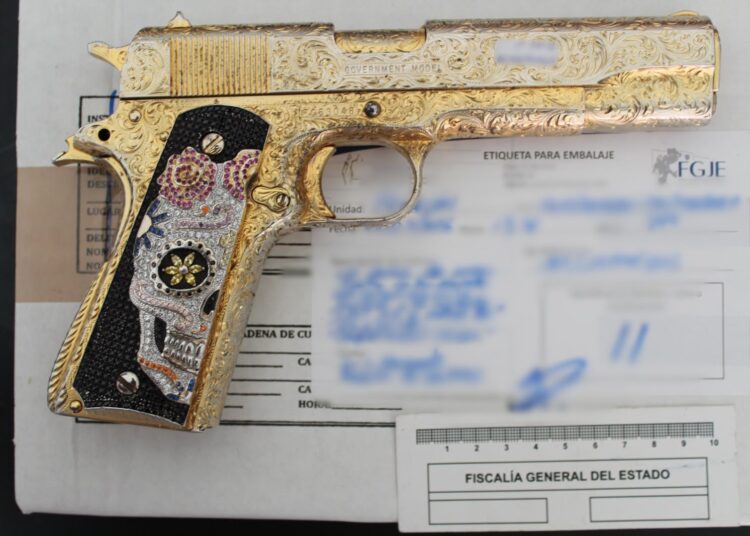 Detienen a cinco personas en Tabasco; aseguran arma con incrustaciones de diamantes