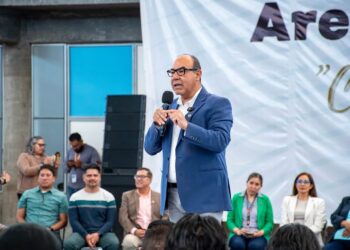El Rector de la UAZ, Ángel Román, da bienvenida a estudiantes de Ciencias de la Salud