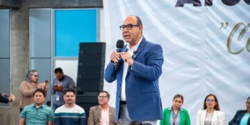 El Rector de la UAZ, Ángel Román, da bienvenida a estudiantes de Ciencias de la Salud
