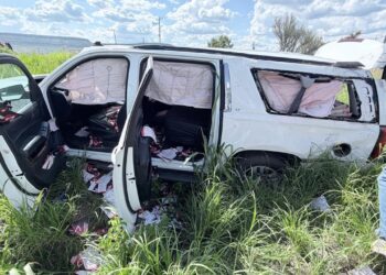Vuelcan camioneta de la senadora Geovanna Bañuelos en el que viajaba su equipo de trabajo