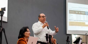 El Rector de la UAZ, Ángel Román,  informa directamente sobre la crisis financiera a universitarios